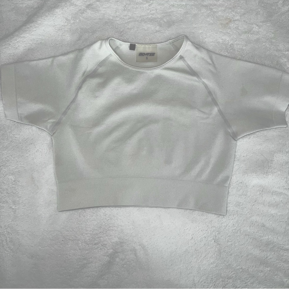 Bo+Tee Cropped White Top Size: small
